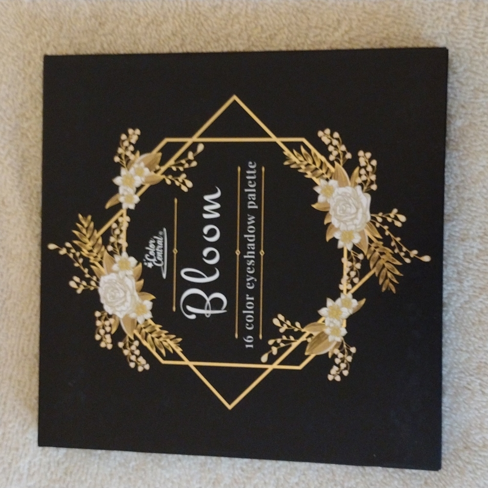 Bloom eyeshadow palette
